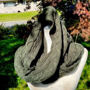 Green Cable Knit Circular Scarf